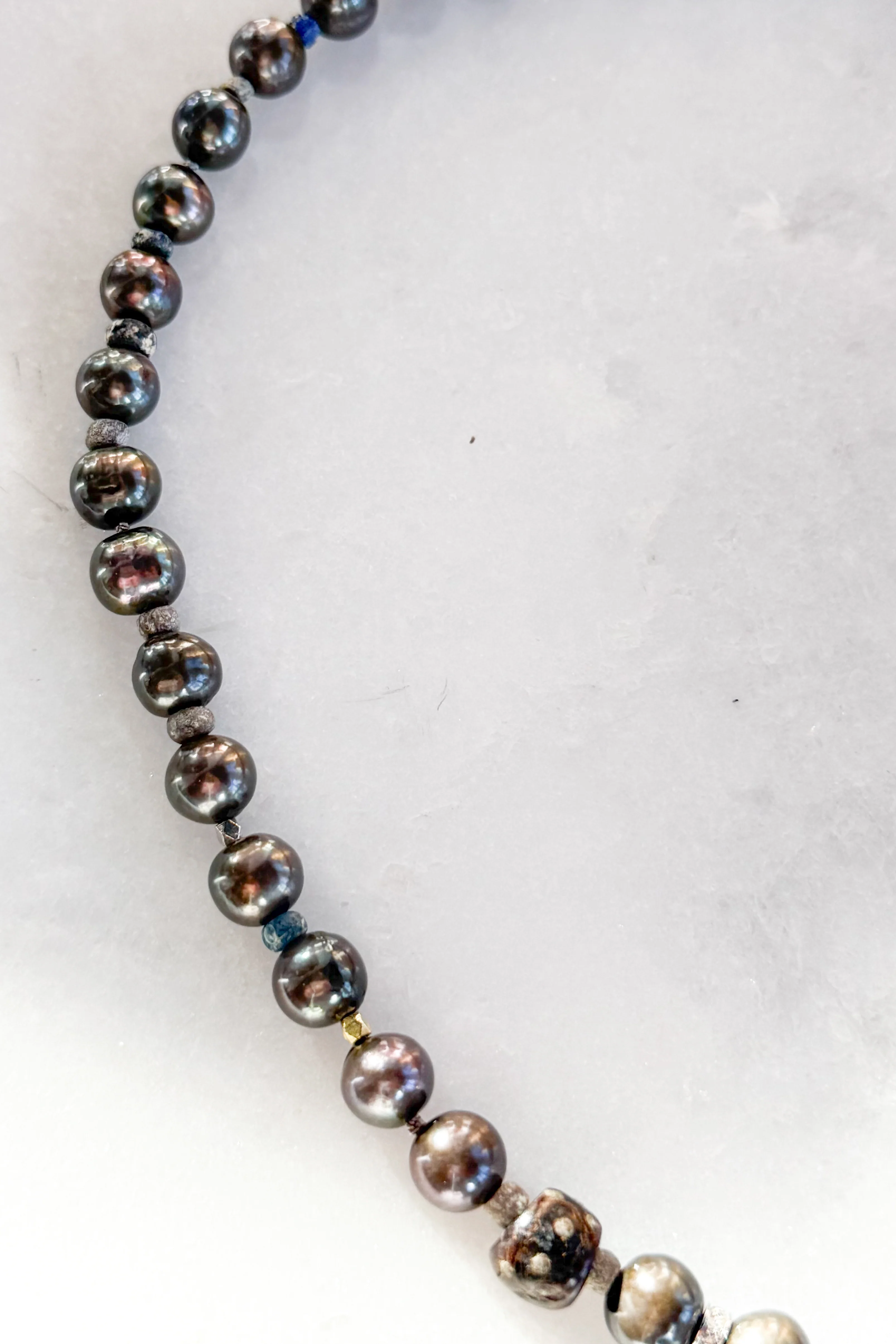 Metallic Nila Pearl Necklace - Image 3