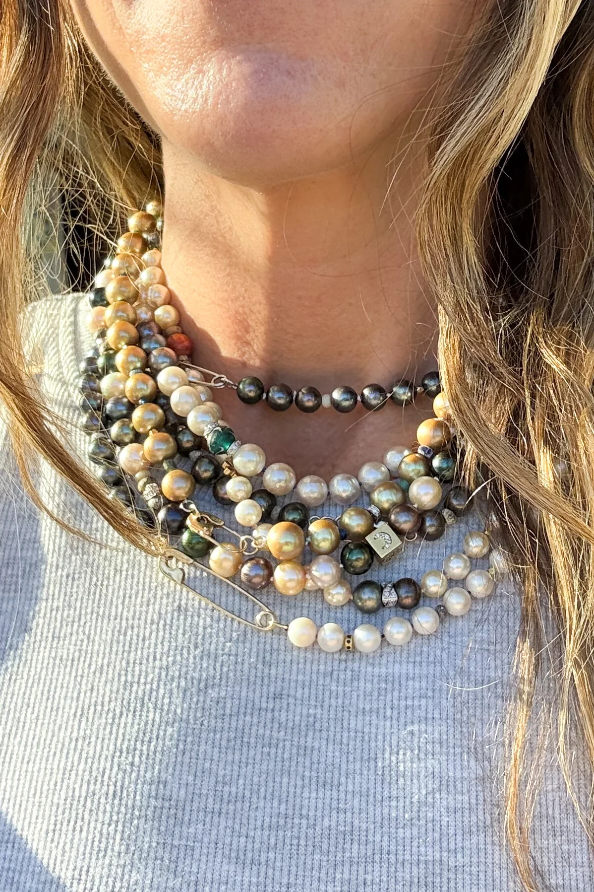 Metallic Nila Pearl Necklace - Image 4